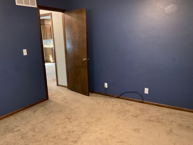 Building Photo - 402 E Jefferson St