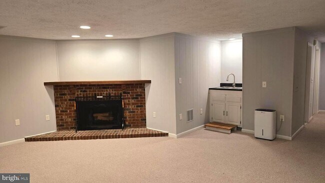 Building Photo - 5987 Clerkenwell Ct