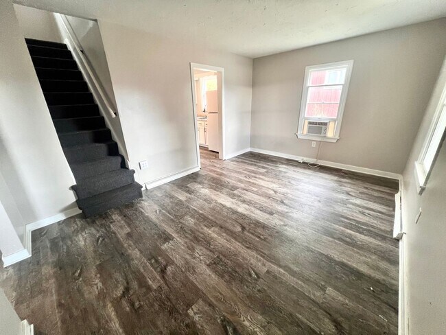 Building Photo - Aliquippa - Stunning 3 Bedroom 1 Bathroom Home