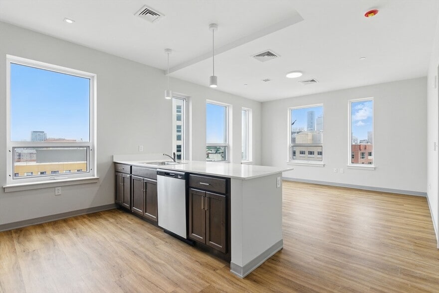 Building Photo - 1002 Tremont St