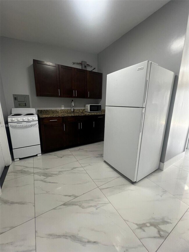 Building Photo - 2081 NW 30th St