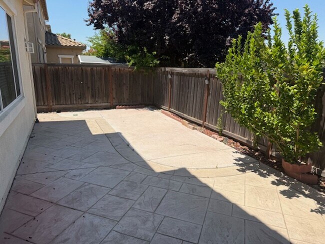 Building Photo - Wonderful North Village home with no rear ...