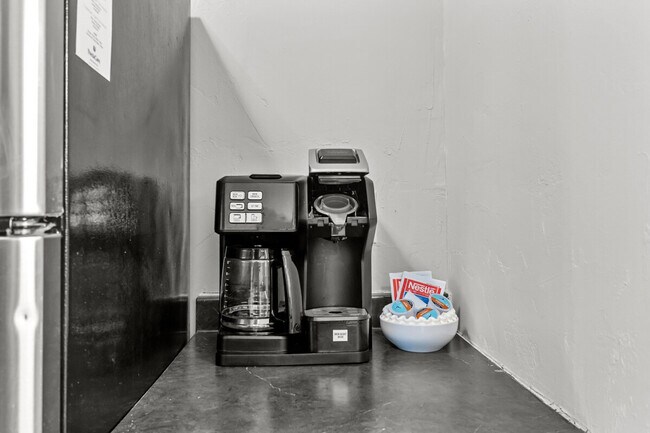 Building Photo - 826 W Weiland Ave