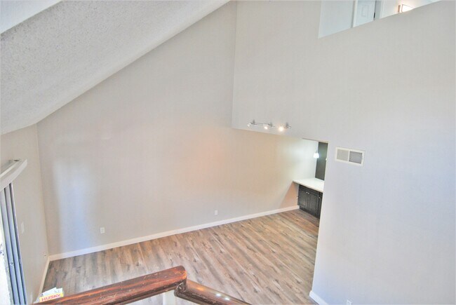 Building Photo - 746 N Eucalyptus Ave