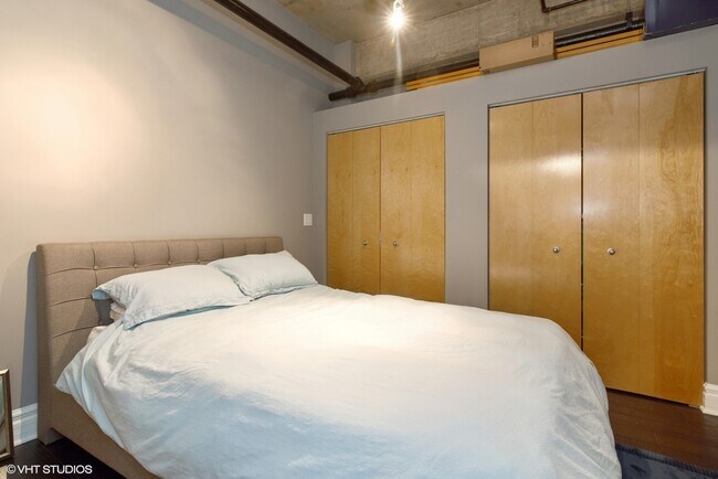 Building Photo - 6 S Laflin St