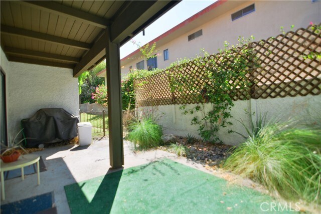 Building Photo - 250 E San Jose Rd