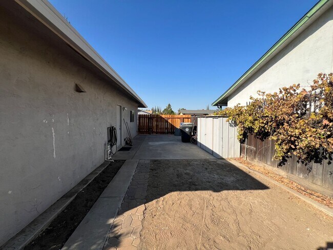 Building Photo - 3 bedroom single story in Manteca!