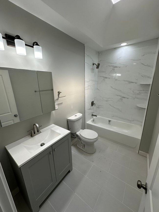 Building Photo - Discover the charm of this spacious 3-bedr...
