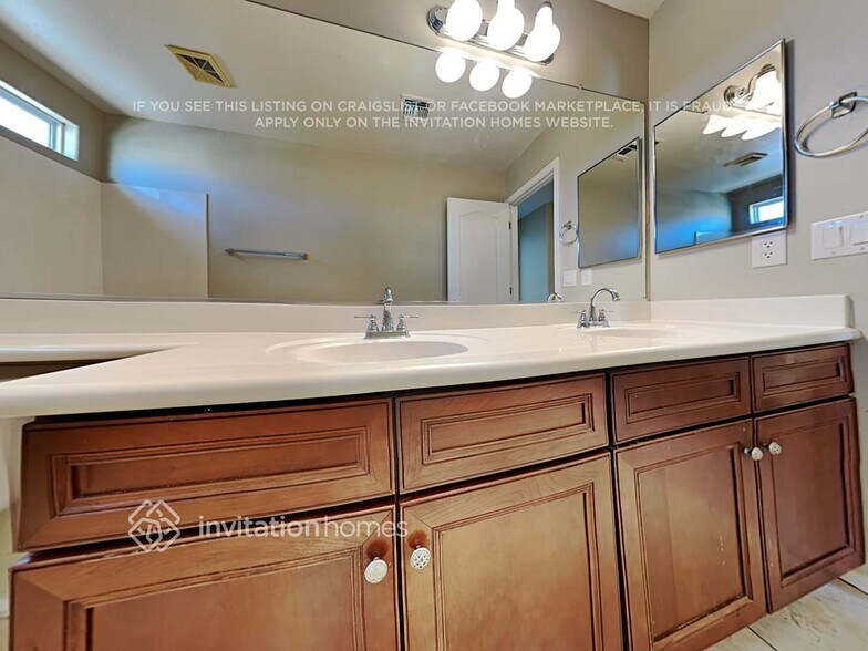 Building Photo - 2080 S Pheasant Dr