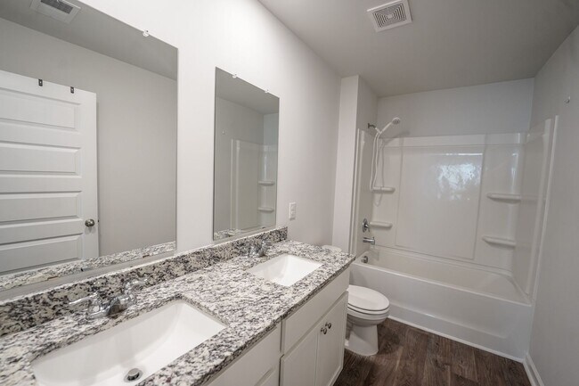 Building Photo - AVAILABLE NOW!