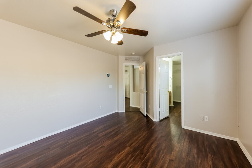 Building Photo - 12738 W Redfield Rd