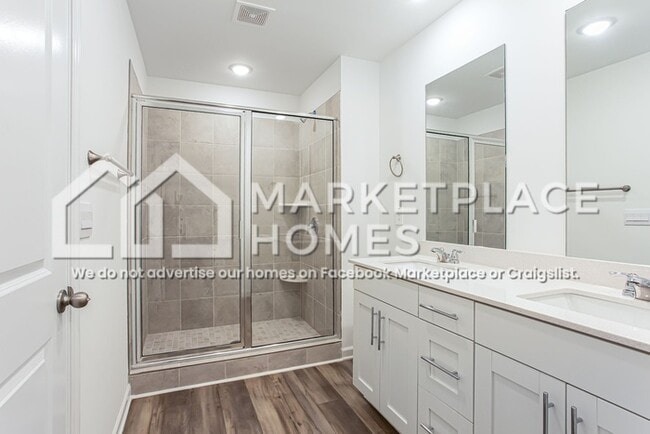 Building Photo - 120 Harpy Dr