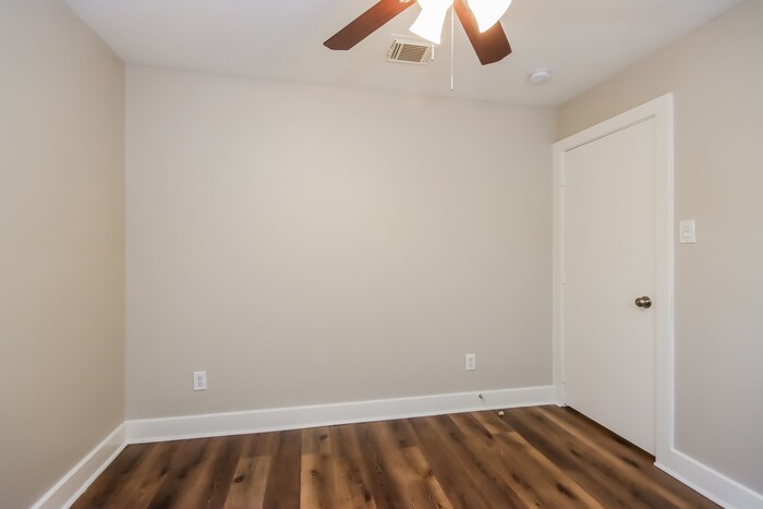 Building Photo - 21928 New Forest