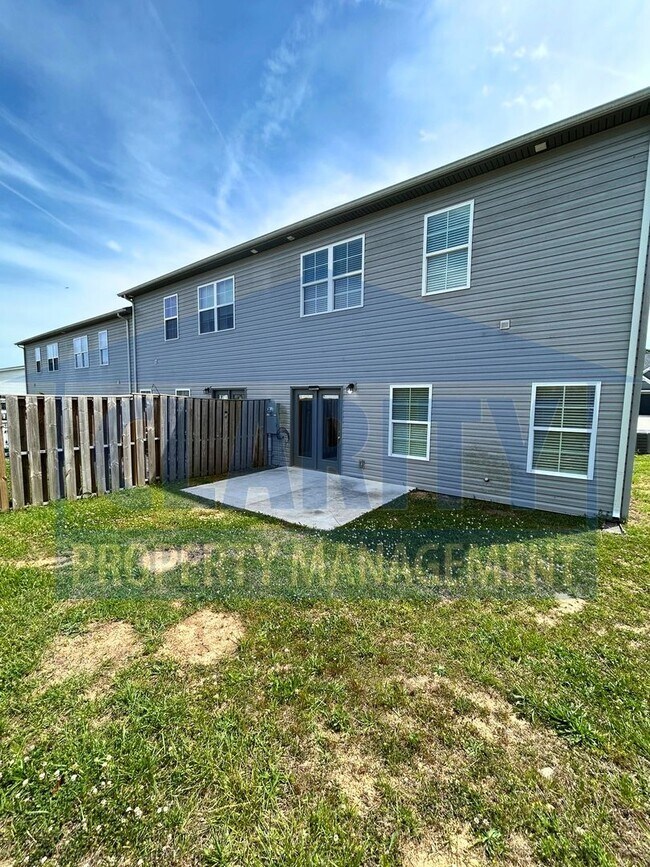 Building Photo - Modern two bedroom townhome!