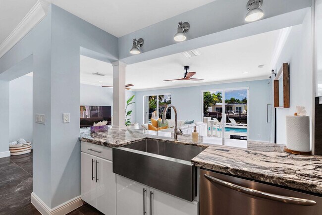 Building Photo - 2001 NW 36th St