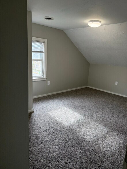 Building Photo - 18-20-20 S Walnut St