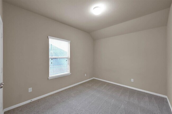 Building Photo - 2458 Garden Falls Dr