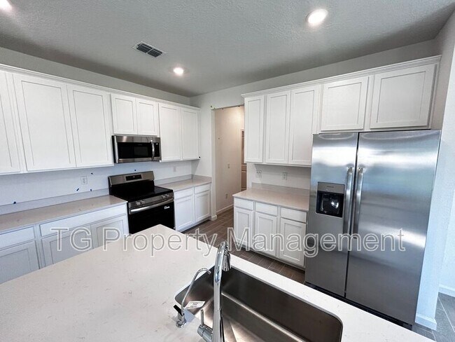 Building Photo - 6226 Mare Ave