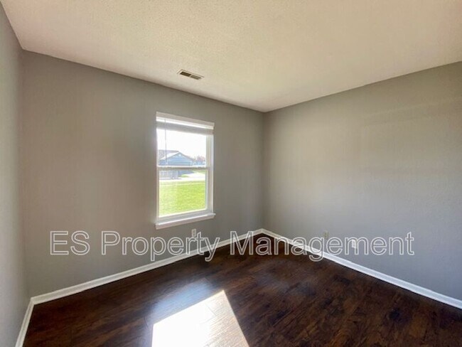 Building Photo - 4028 Dogwood Ln