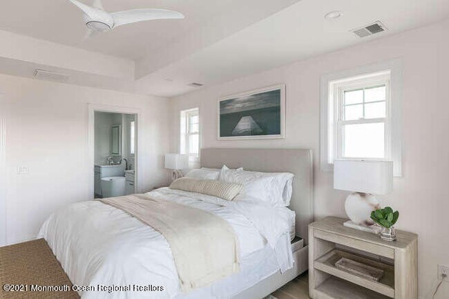 Building Photo - 916 Ocean Ave