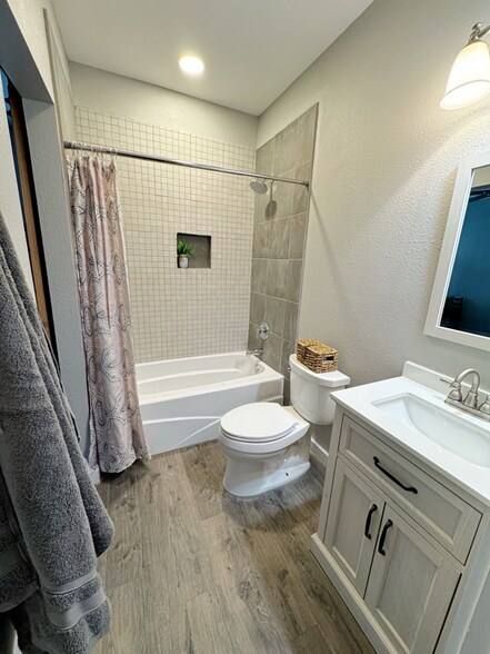 Building Photo - 142 Avant