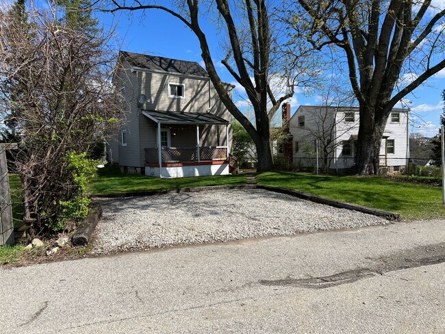 Building Photo - 3BR Retreat Minutes from The Waterfront Shopping & Dining