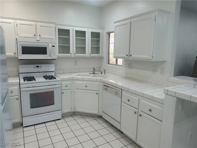 Building Photo - 1830 N Buffalo Dr