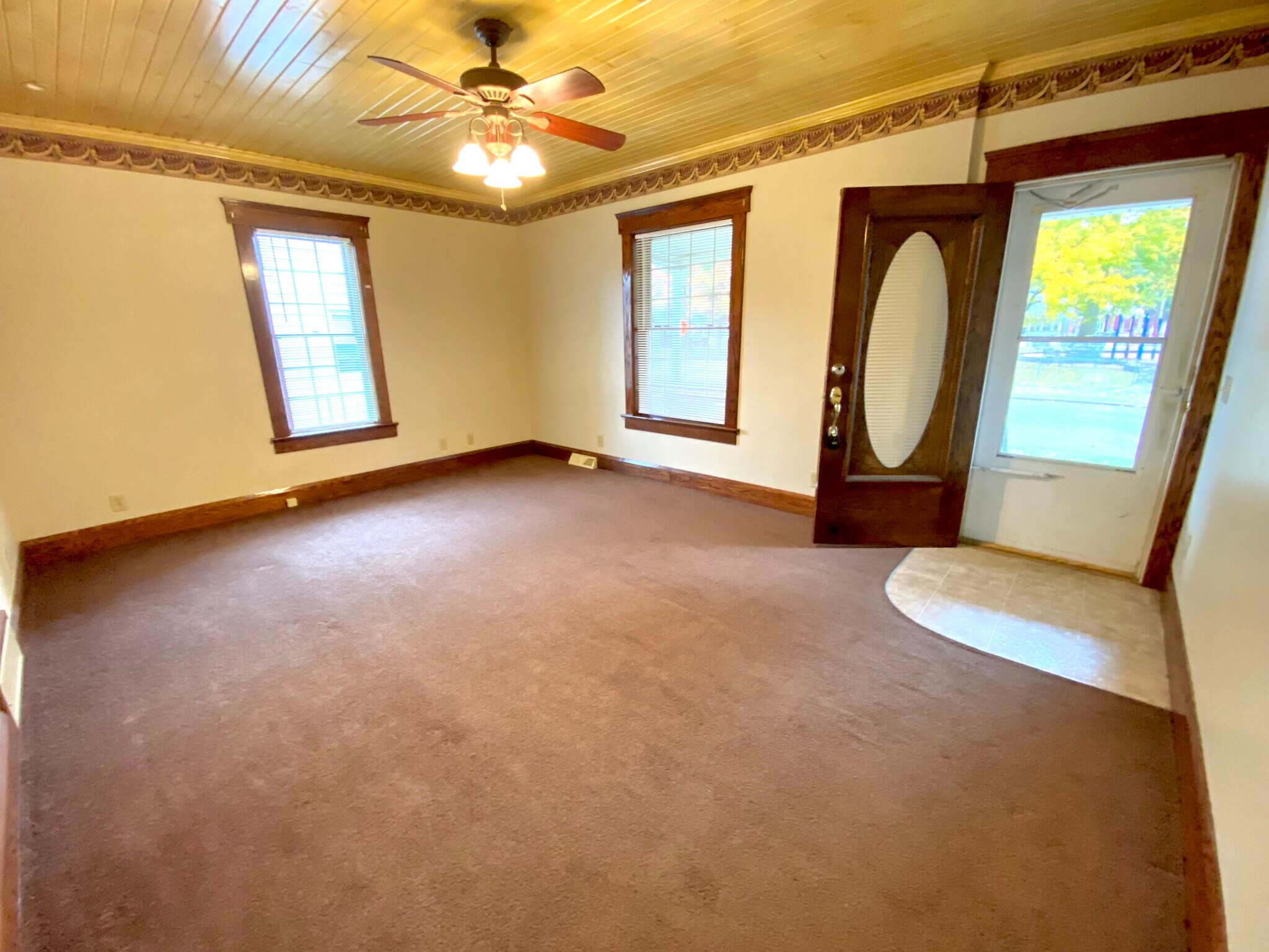 Building Photo - 837 Parkview St NE