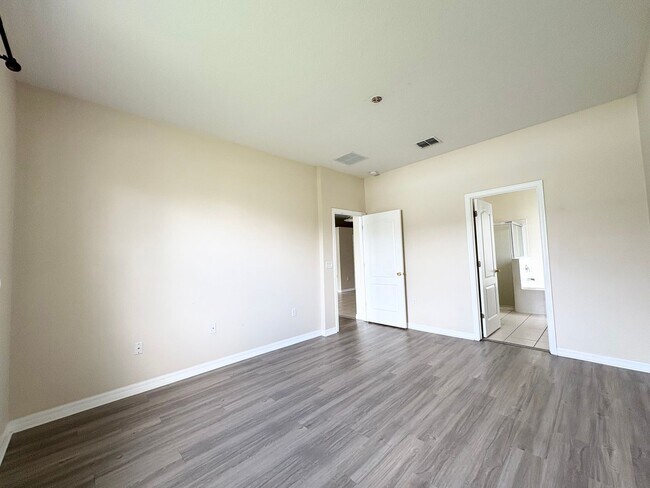 Building Photo - 10190 Granite Bay Dr