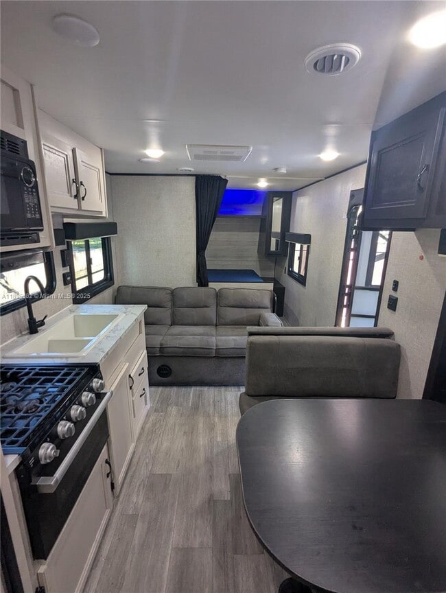 Building Photo - 125 NE 184th Terrace