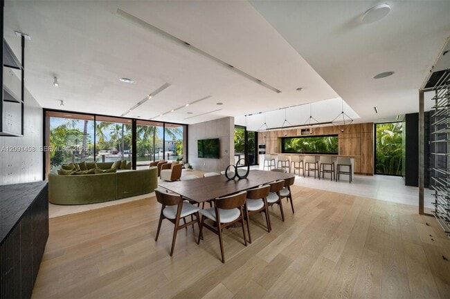 Building Photo - 770 S Shore Dr