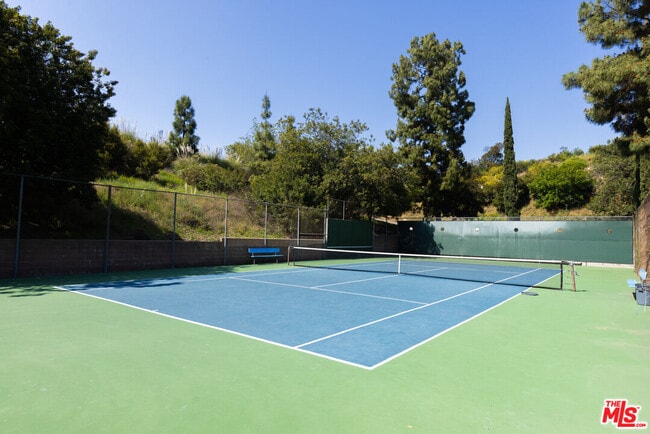 Building Photo - 6708 Hillpark Dr