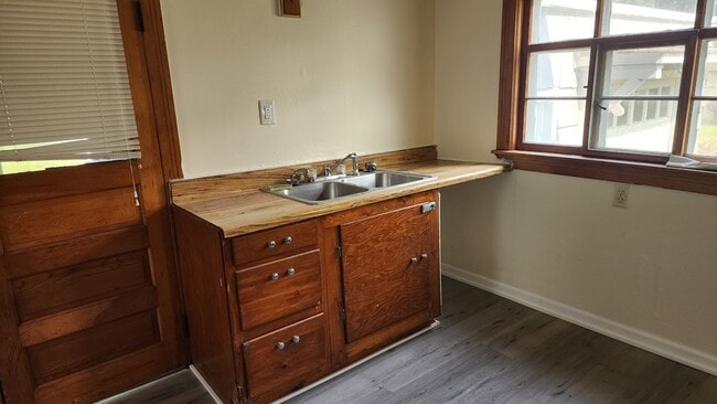 Building Photo - Single Family Three Bedroom Home in Salama...