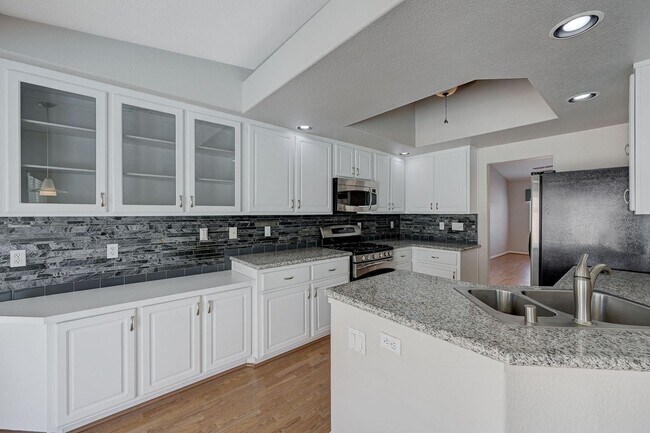 Building Photo - 472 Staghorn Pass Ave