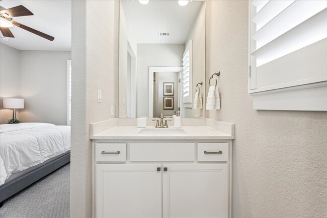 Building Photo - 6821 Little Serenity Cove
