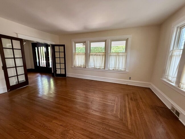 Building Photo - Spacious 4-Bedroom Home with Fenced Yard &...