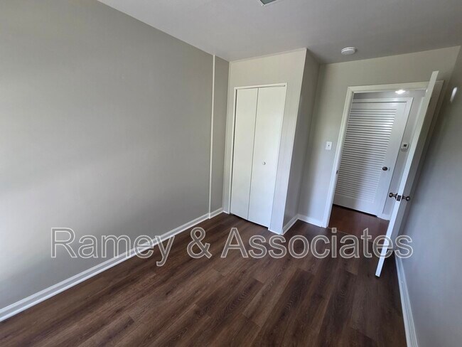Building Photo - 3135 Rosedale Blvd