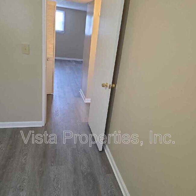 Building Photo - 4902 Saddlebrook Ln