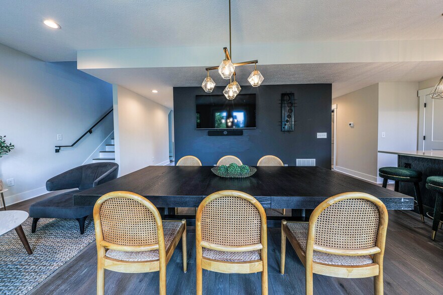 Building Photo - 362 Zimpfer St