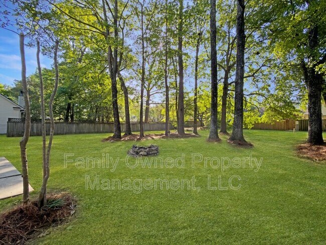 Building Photo - 105 Mallory Dr