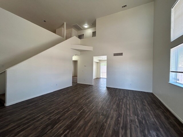 Building Photo - 6117 Breeders Cup St
