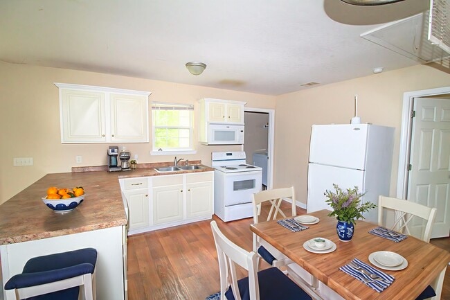 Building Photo - 122 Harden Rd