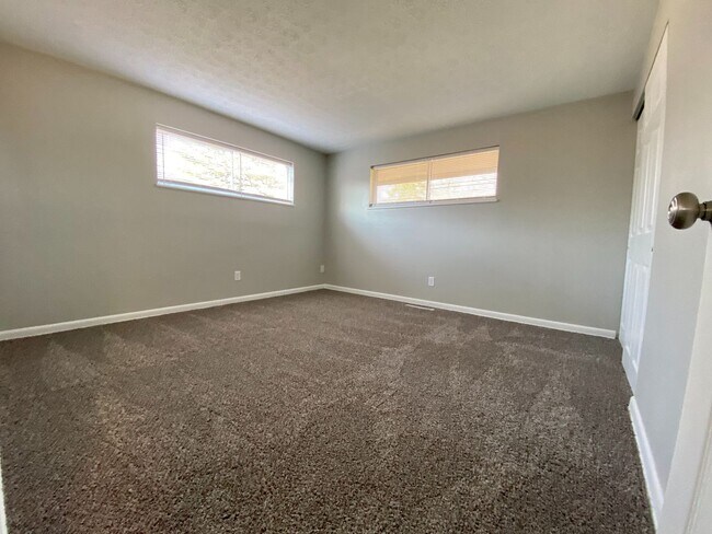 Building Photo - 301 Ives Ln