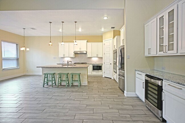 Building Photo - 1434 Oaklawn Dr