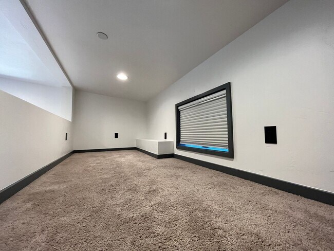 Building Photo - 1 Bed/1 Bath Tiny Home in SE Bend - Wizard...