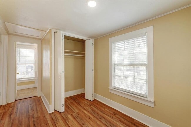 Building Photo - 1401 Windsor Rd