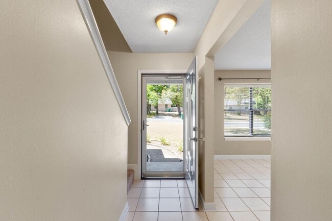Building Photo - Ideal Niceville Location!