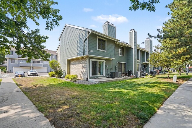 Building Photo - Spacious 2 Bed 2.5 Bath with a finished basement in the heart of Bear Creek