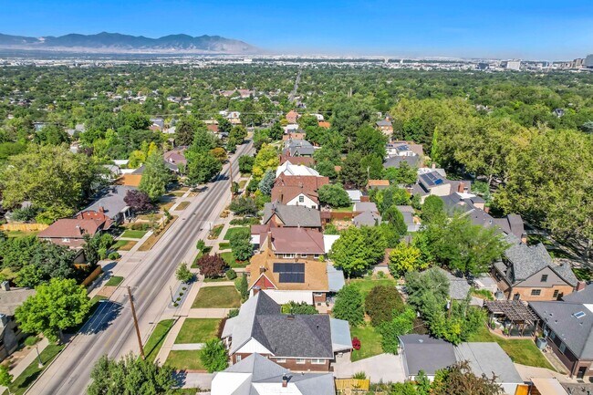 Building Photo - Elegant Yale Crest Bungalow in the Heart o...