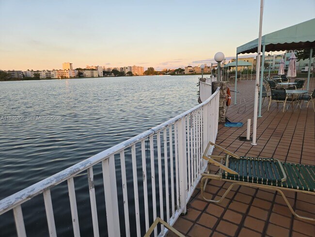 Building Photo - 1481 NE Miami Gardens Dr